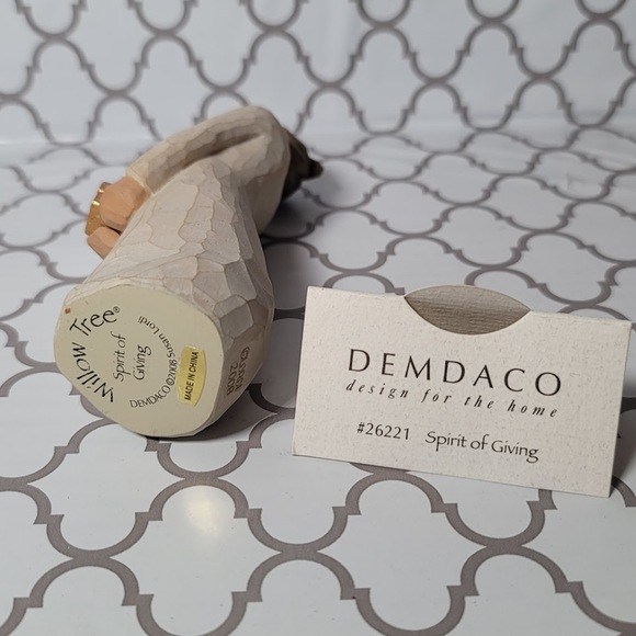 Willow Tree Figure- Spirit of Giving - Picture 4 of 4